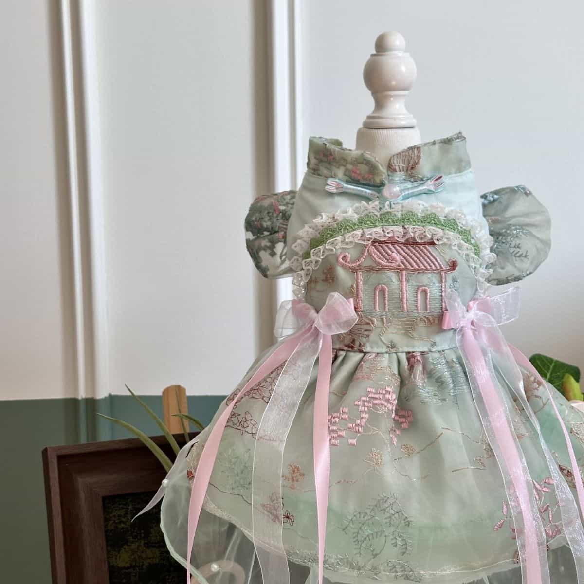 Customizable Elegant Green Pet Dress with Traditional Embroidery and Ribbons