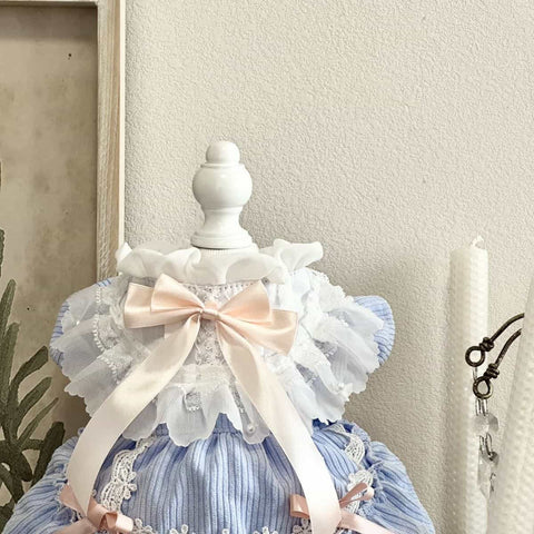 Personalisierbares blau gestreiftes Haustierkleid – mit Rüschen & Banddetails