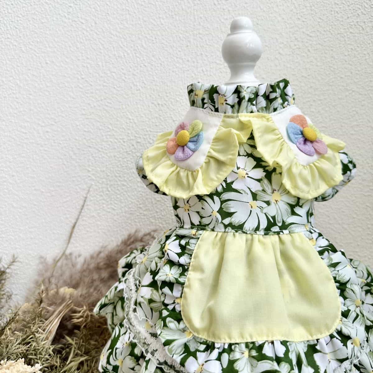 Индивидуальное платье с цветочными оборками для питомца — коллекция Daisy Garden с 3D-декором
