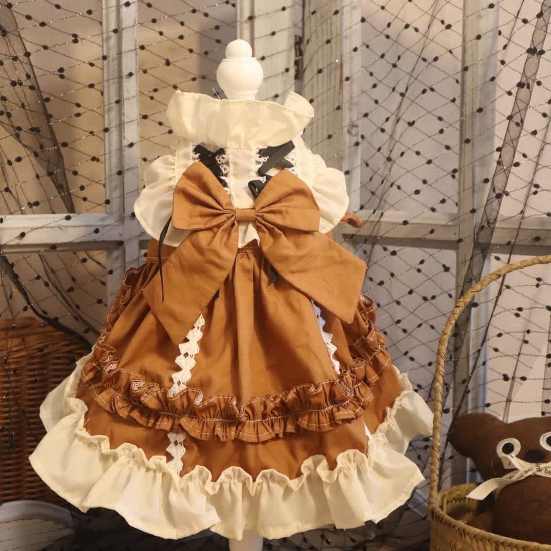 Robe personnalisable marron et crème pour animaux de compagnie avec volants et nœud